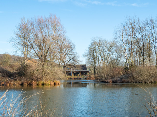 Restaurant l’Armoise Vue de l'autre côté du plan d'eau
